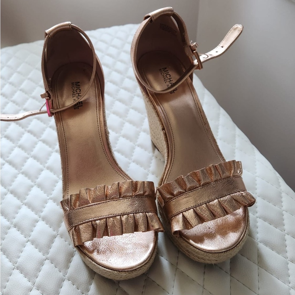 Beautiful MK wedges🌸